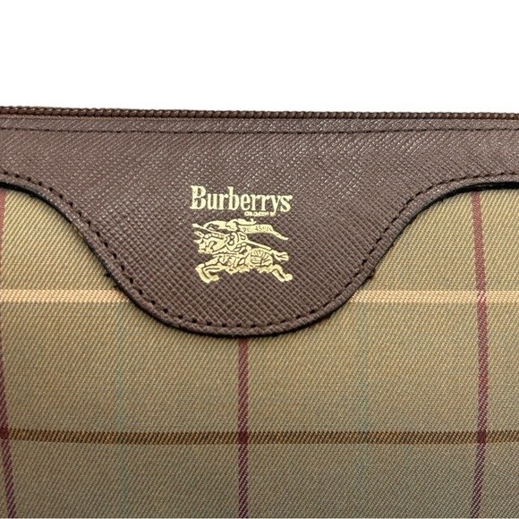 Burberry clutch